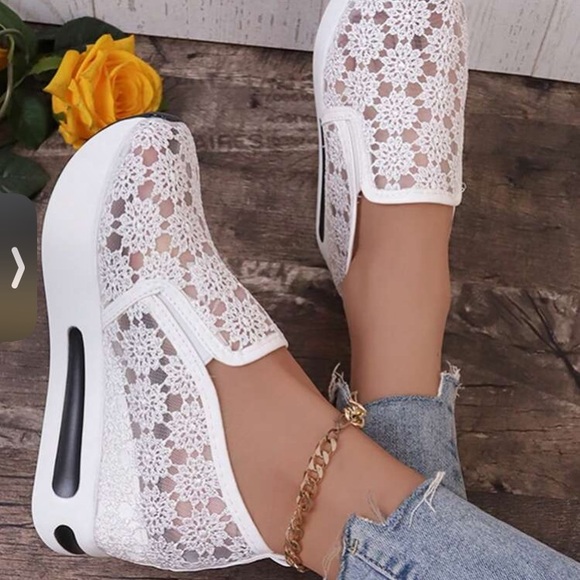 Shoes - Women white heel wedge shoes